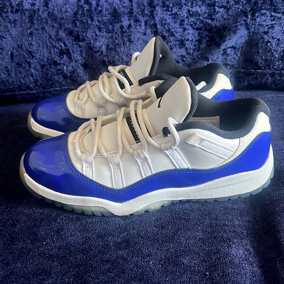 Jordan Retro 11 Low - Picture 2 of 5